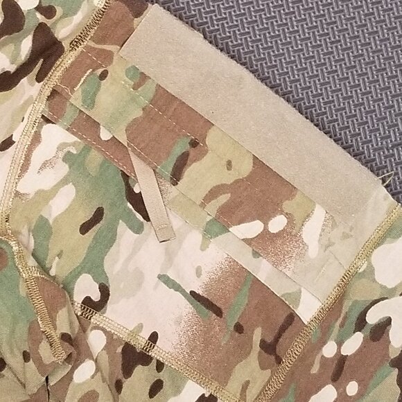 LAST ONE!   EUC X-Large ARMY COMBAT SHIRT, 1/4 ZIP, FLAME-RESISTANT, MULTICAM - Picture 5 of 12